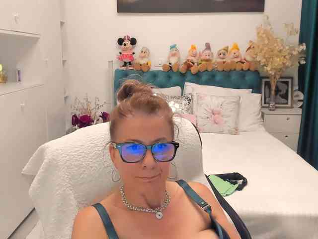 SalomeJade webcam