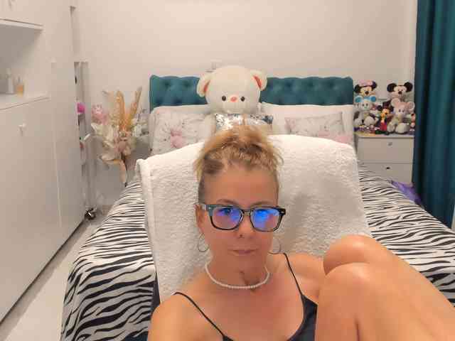 SalomeJade webcam