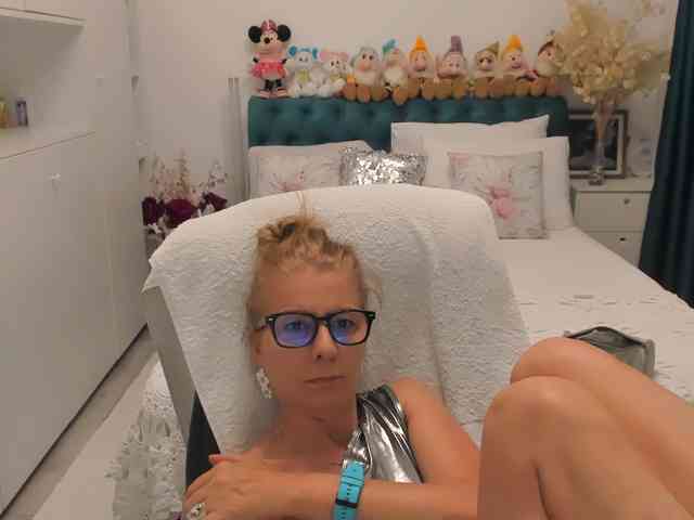 SalomeJade webcam