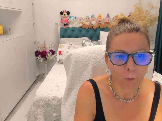 SalomeJade webcam