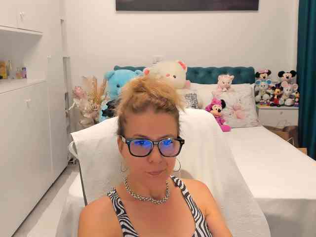 SalomeJade webcam