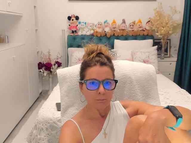 SalomeJade webcam