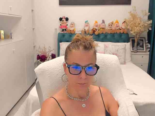 SalomeJade webcam