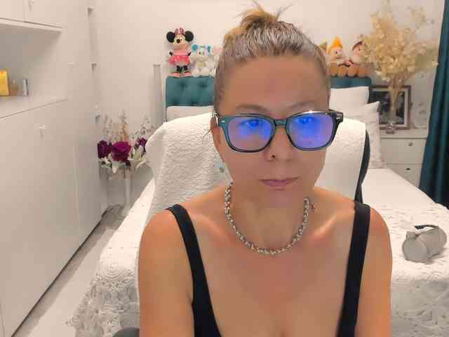 SalomeJade webcam