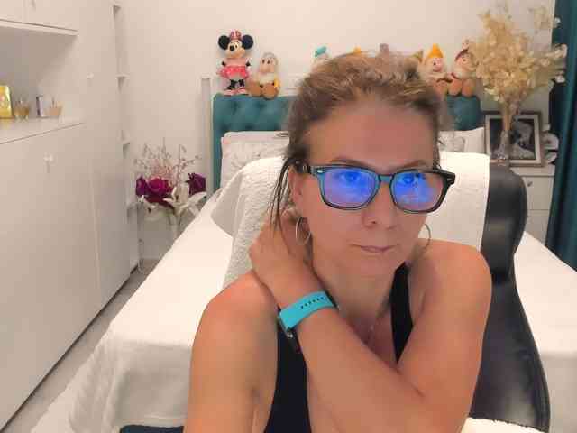 SalomeJade webcam