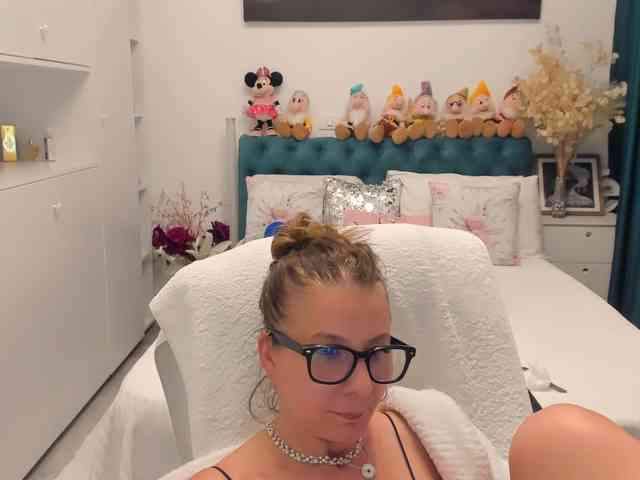 SalomeJade webcam
