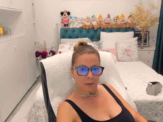 SalomeJade webcam