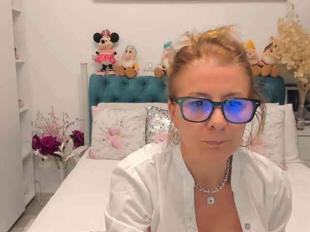 SalomeJade webcam