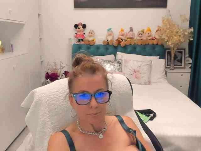 SalomeJade webcam