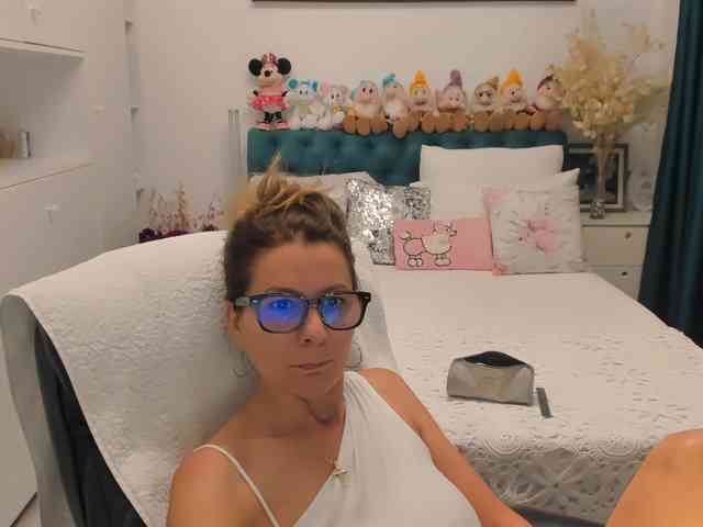 SalomeJade webcam