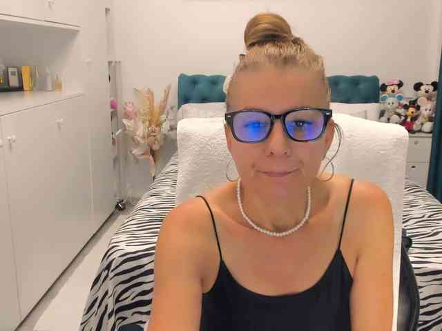 SalomeJade webcam