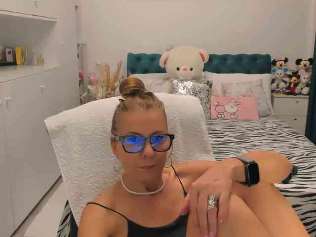 SalomeJade webcam