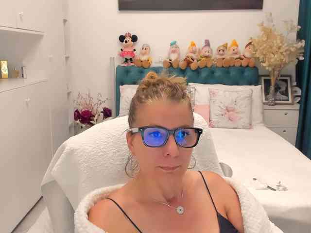 SalomeJade webcam