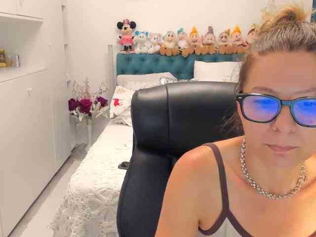 SalomeJade webcam