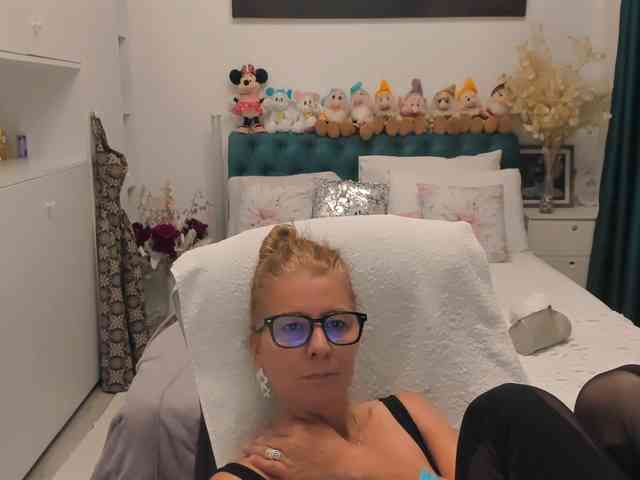 SalomeJade webcam