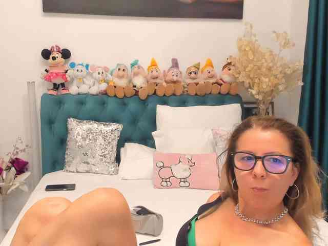 SalomeJade webcam