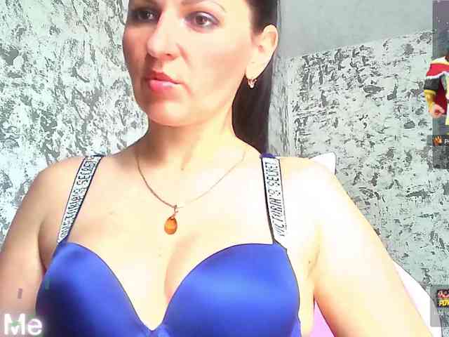 Acest model este live acum. AwesomeGirlll