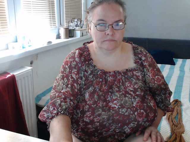 Bessy123 live cam on BongaCams