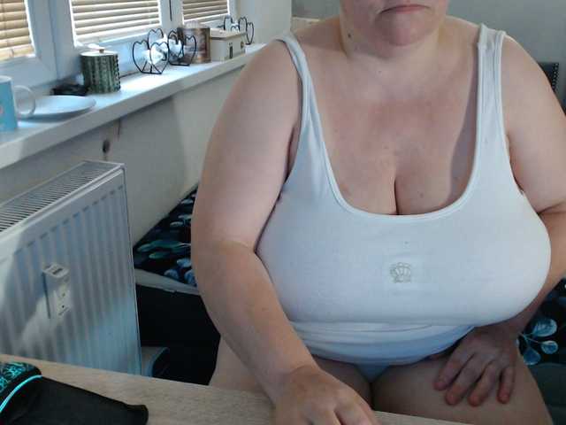 Bessy123 live cam on BongaCams