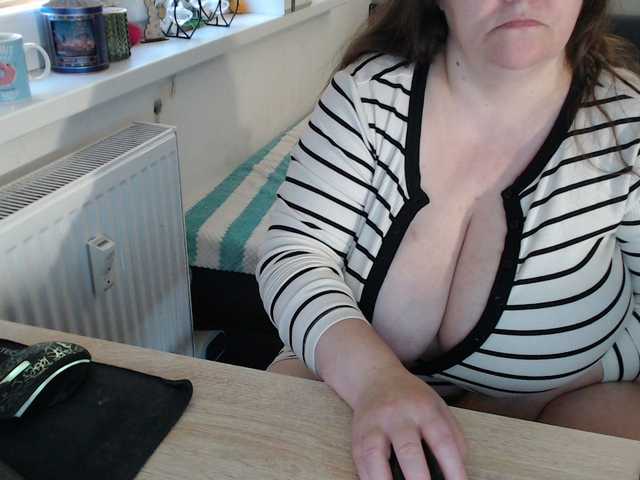 Bessy123's BongaCams show and profile