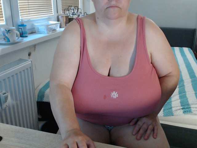 Bessy123 live cam on BongaCams