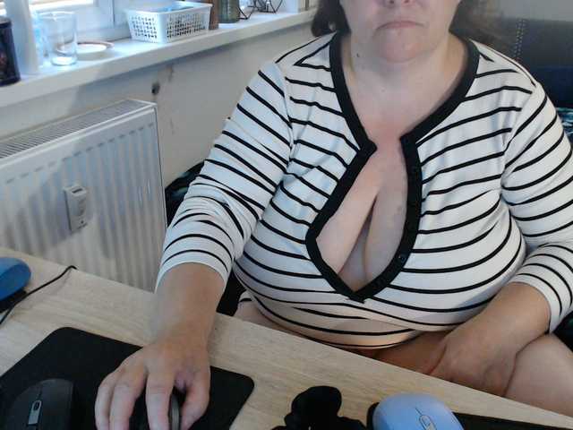 Bessy123 live cam on BongaCams