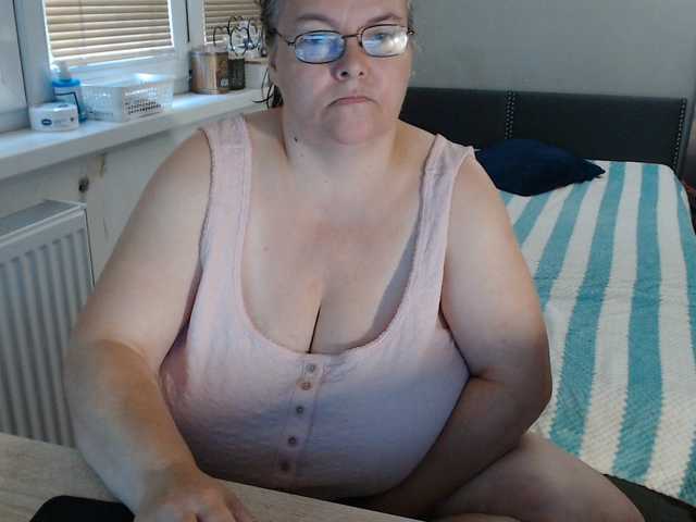Bessy123 live cam on BongaCams