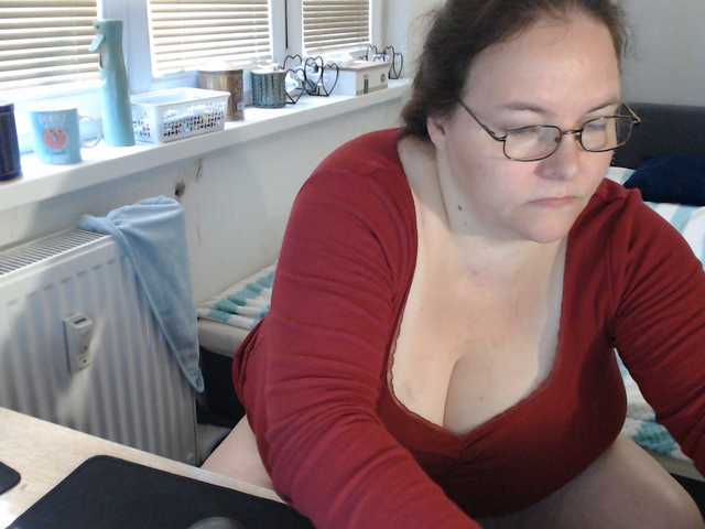 Bessy123 live cam on BongaCams