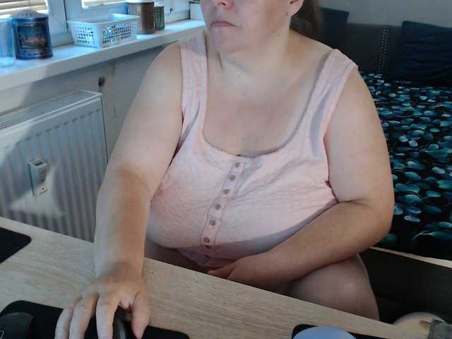 Bessy123 live cam on BongaCams