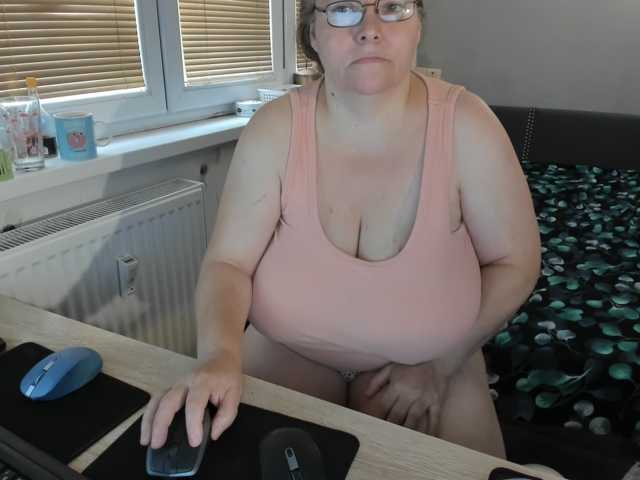 Bessy123, live now on BongaCams