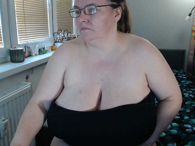 Bessy123's BongaCams show and profile