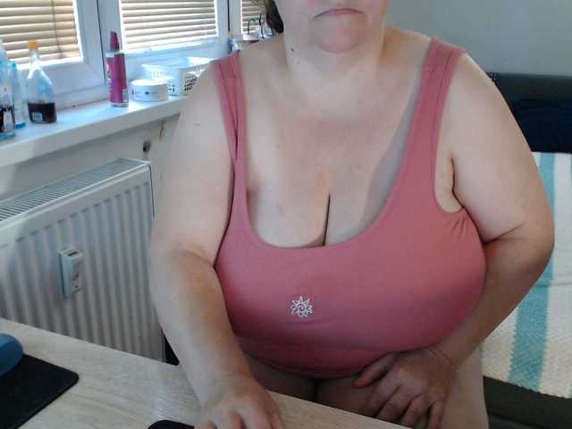 Bessy123 live cam on BongaCams