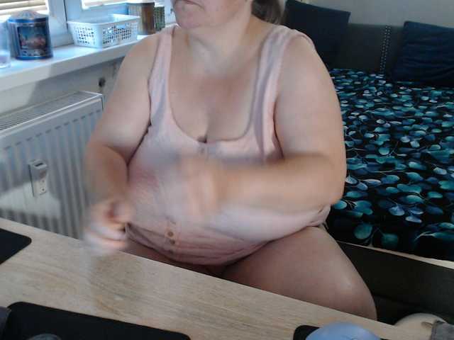 Bessy123 live cam on BongaCams