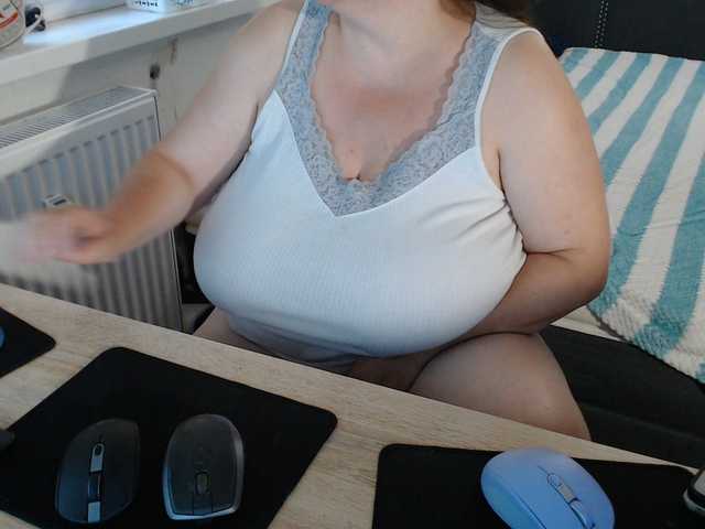 Bessy123 live cam on BongaCams