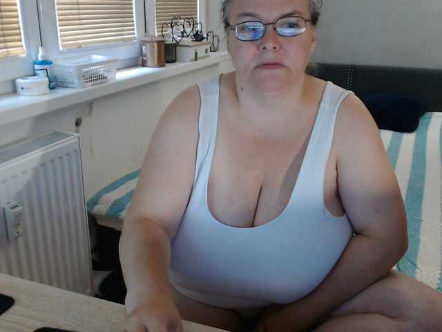 Bessy123 live cam on BongaCams