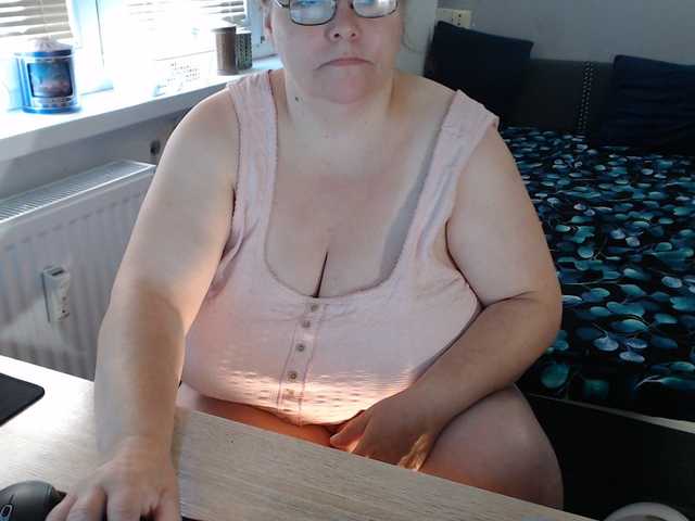 Bessy123 live cam on BongaCams