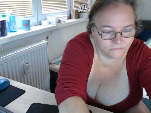 Bessy123 live cam on BongaCams
