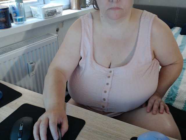 Bessy123 live cam on UnifiedCams