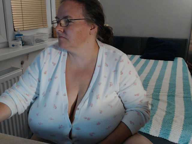 Bessy123 live cam on BongaCams