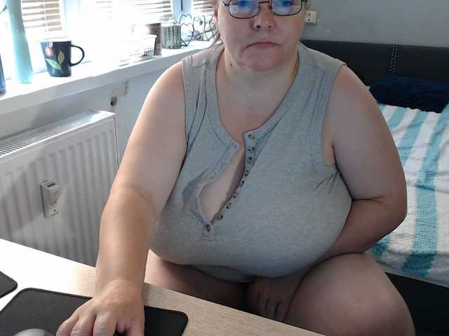 Bessy123 live cam on BongaCams