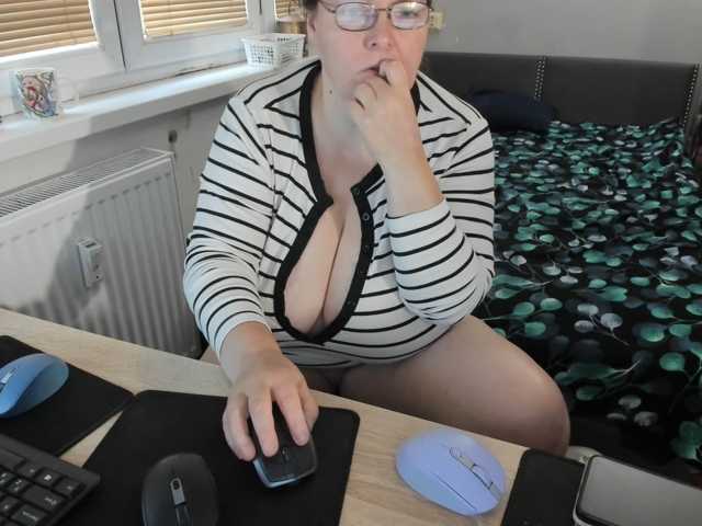 Bessy123 live cam on BongaCams