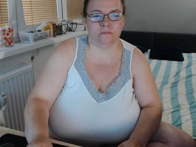 Bessy123 live cam on BongaCams