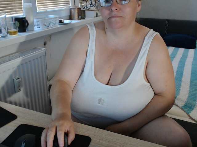 Bessy123 live cam on BongaCams