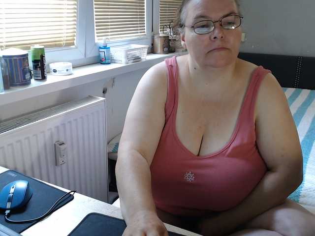 Bessy123 live cam on BongaCams