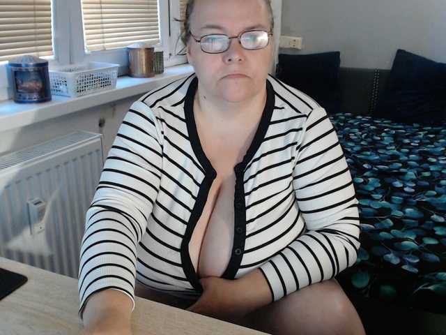 Bessy123 live webcam show