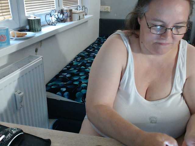 Bessy123 live cam on BongaCams