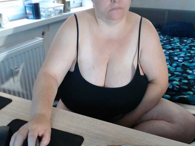 Bessy123 live cam on BongaCams