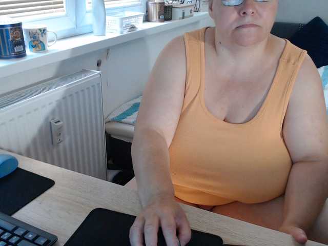 Bessy123 live cam on BongaCams