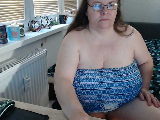 le modèle Bessy123 est en webcam porno dans un show sur le site bongacams, il possède les tags suivants: White/Caucasian,Brunette,Hairy