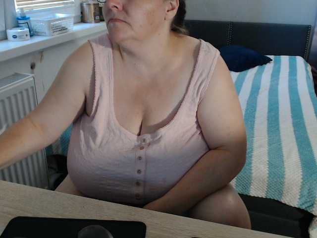 Bessy123 live cam on BongaCams
